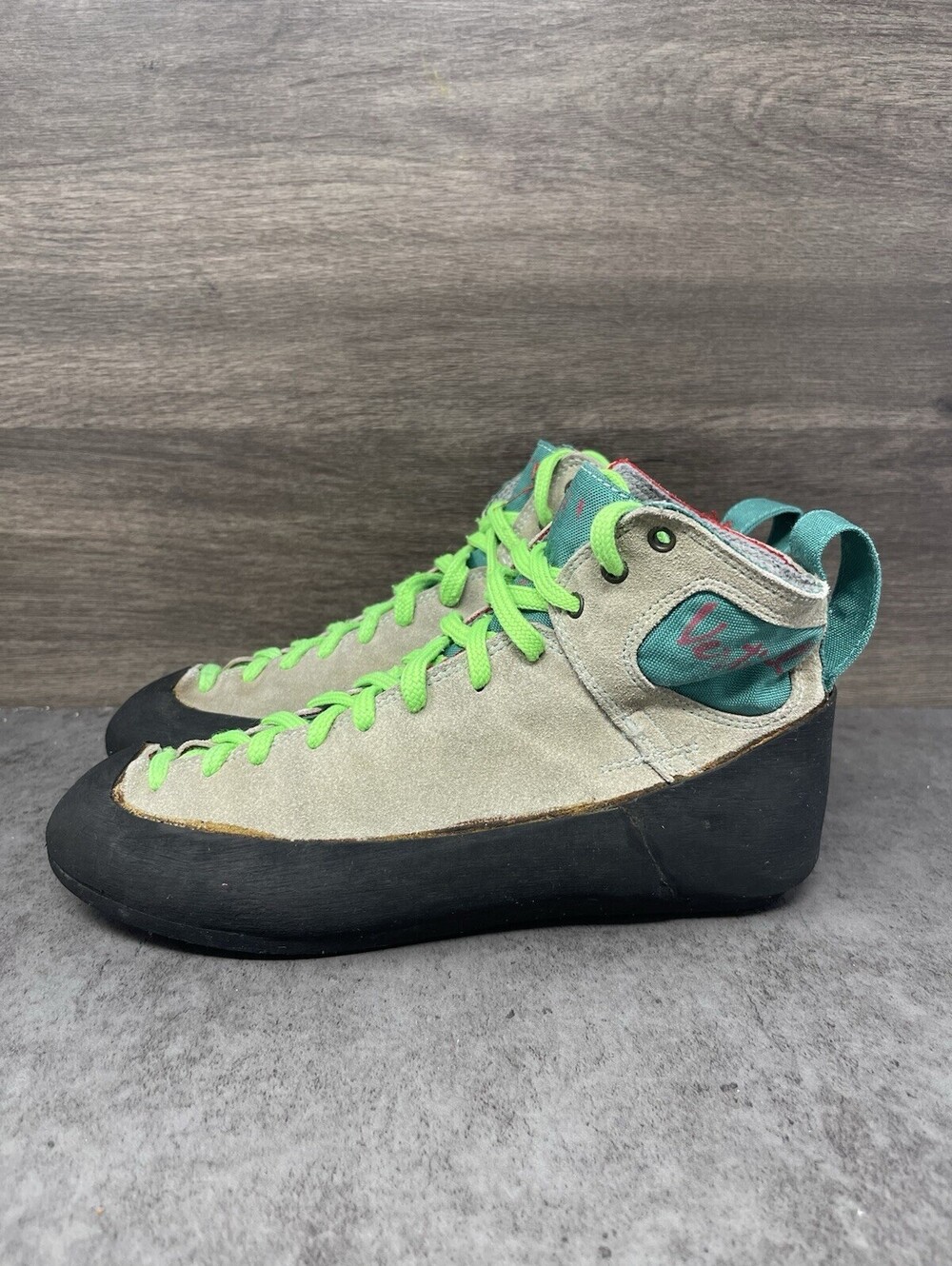 La Sportiva Mythos Eco Mens Size 6.5 Womens 8 Gray Green Rock Climbing Shoes